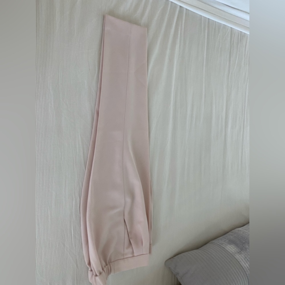 Aritzia Wilfred Trouser Light pink 00 neutral 
Like new no flaw